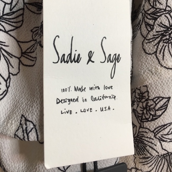 NWT ~ Off the shoulder blouse ~ Black and white - Picture 4 of 8